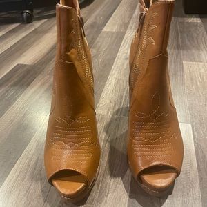 New Never Worn Western Booties !! Cognac in color